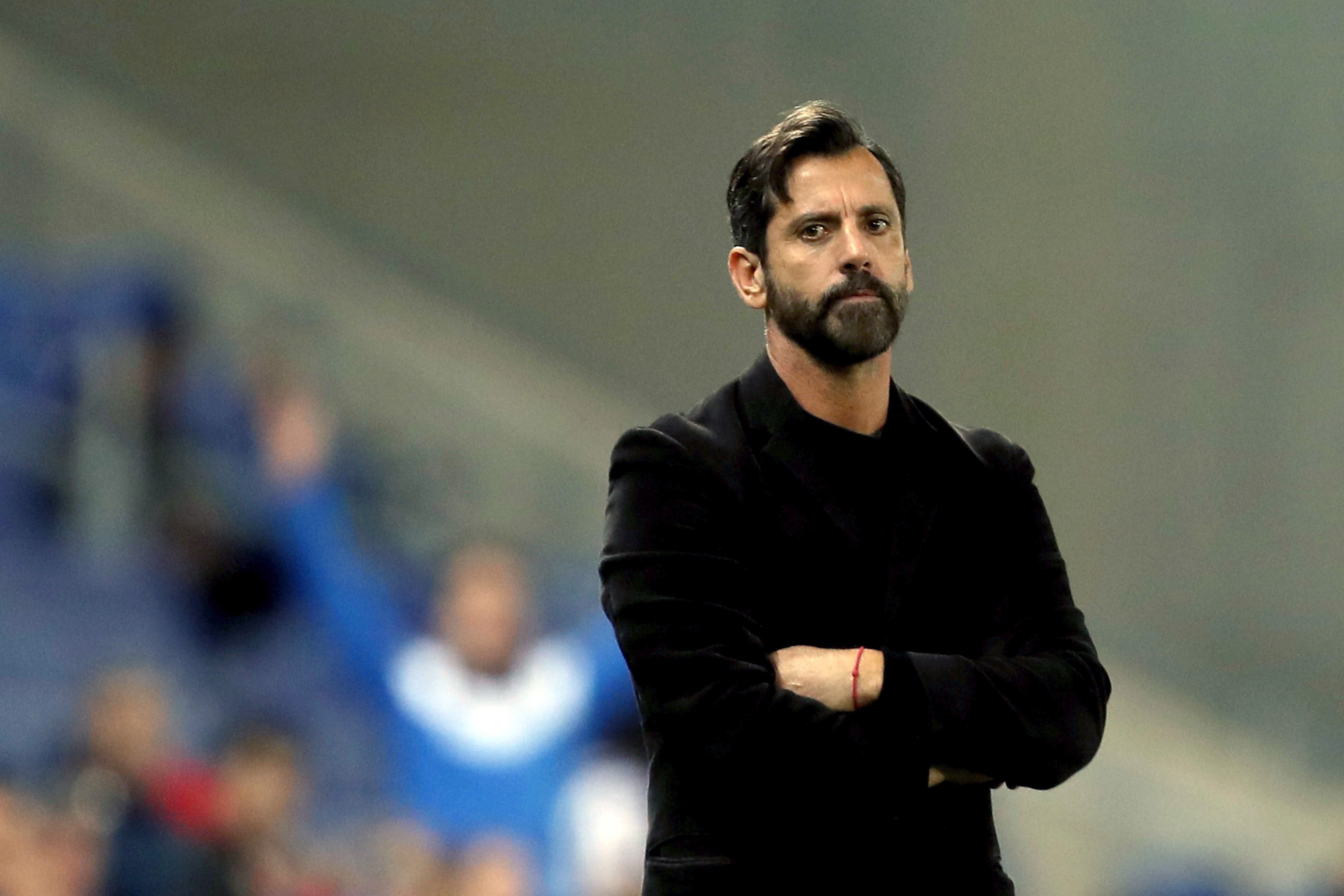 Quique Sánchez Flores envia 5 del Sevilla al carrer