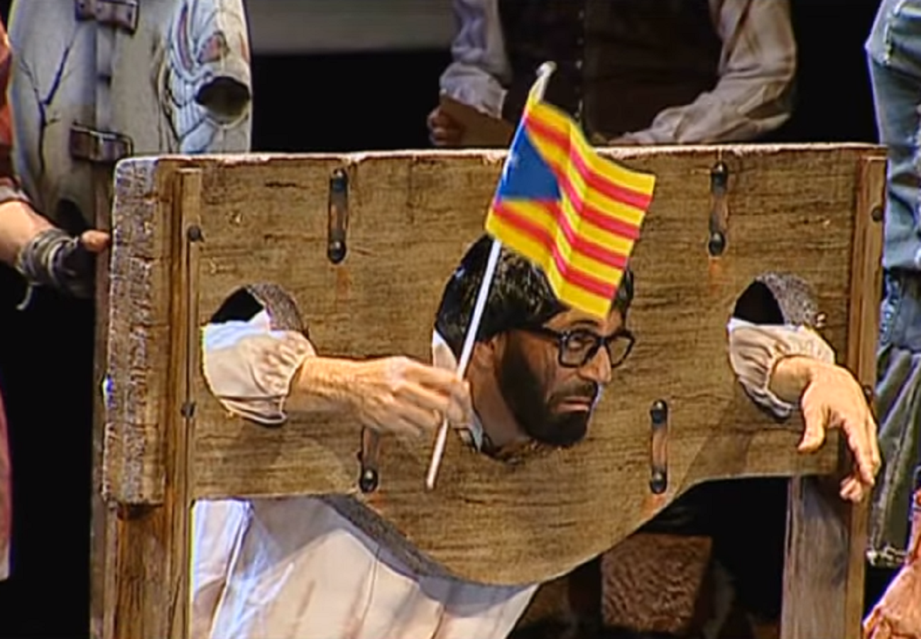 Una chirigota de Cádiz propone degollar a Puigdemont y el público aplaude