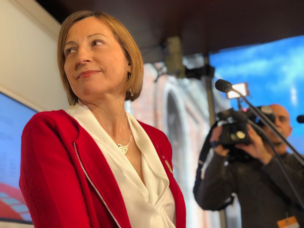 Set diputats britànics reclamen la llibertat de Carme Forcadell