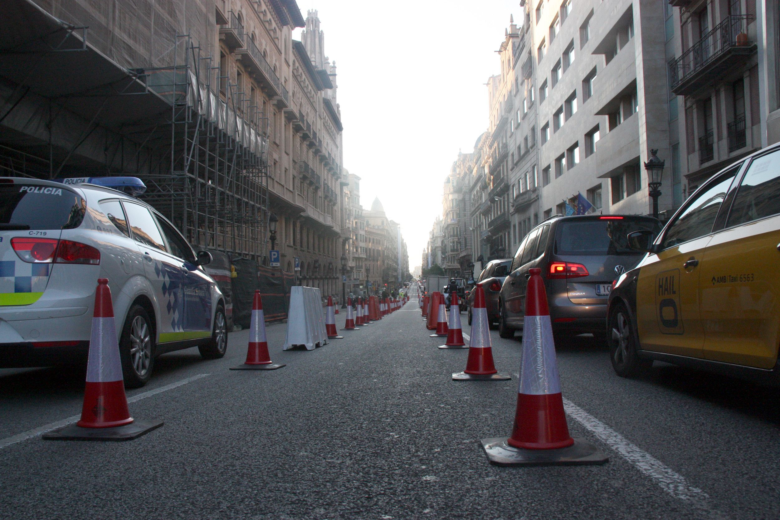 La Via Laietana supera sin colapsos las primeras horas del Día sin Coches