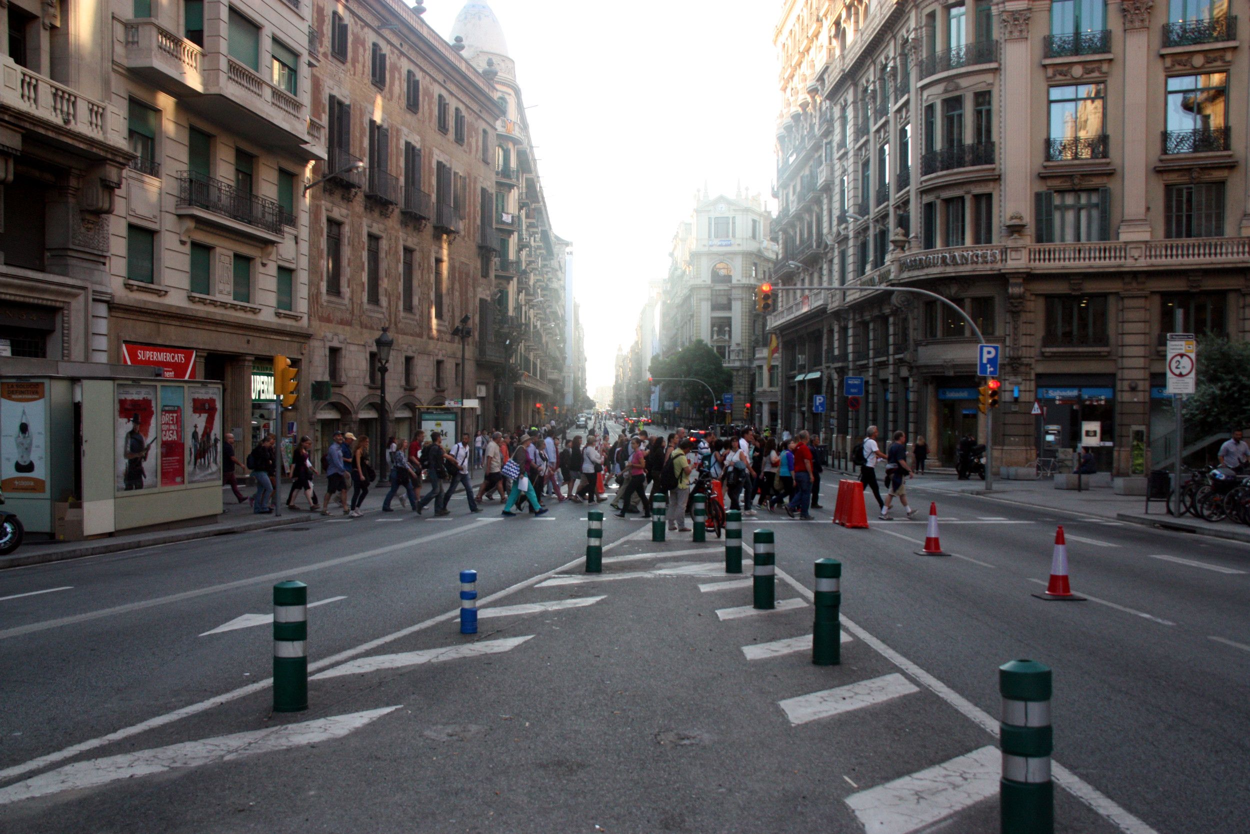 Más retenciones en los accesos de Barcelona y menos tráfico en las calles