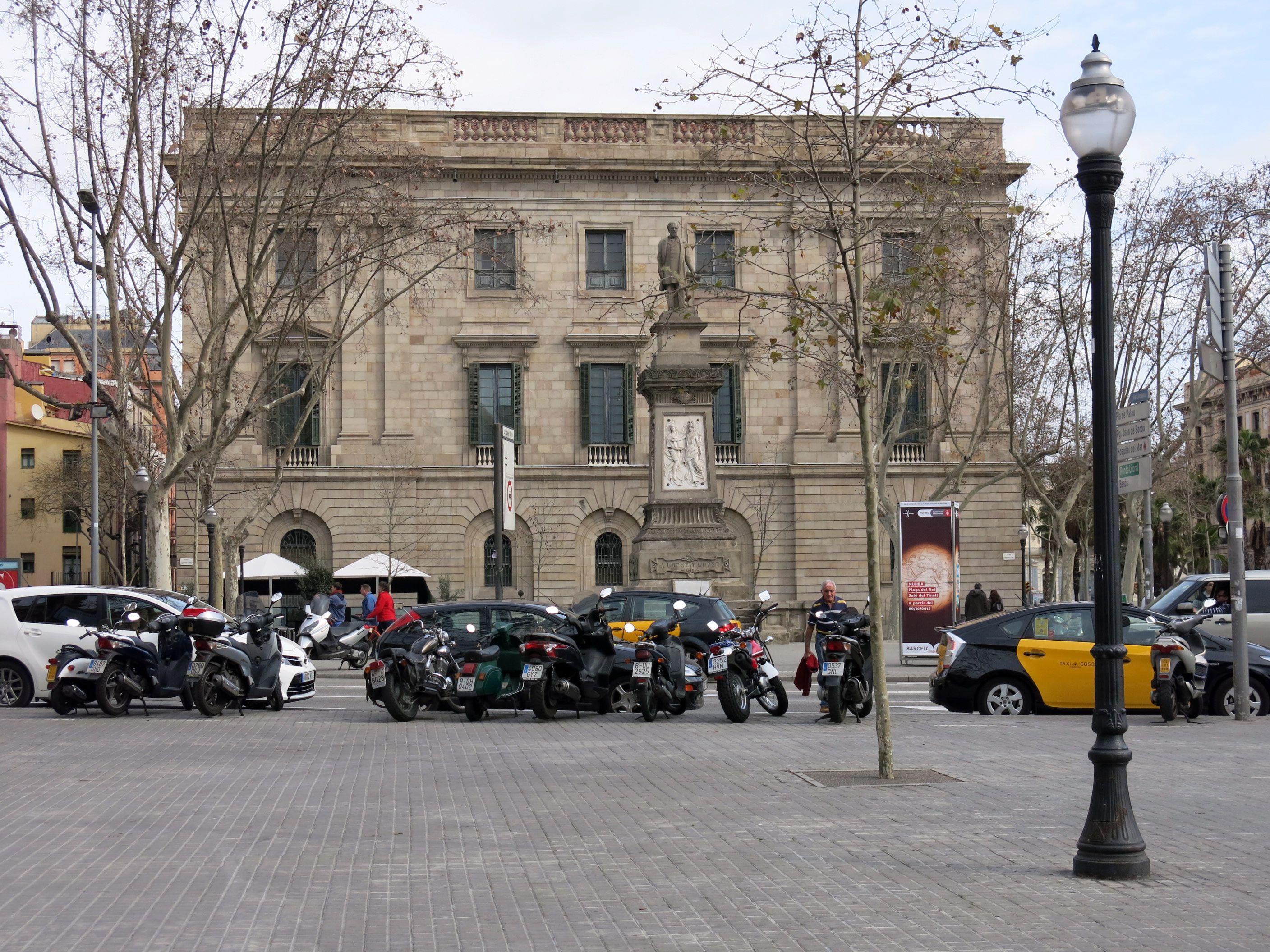 Els draps bruts de Colau en el fallit canvi de nom de la plaça de l'esclavista López