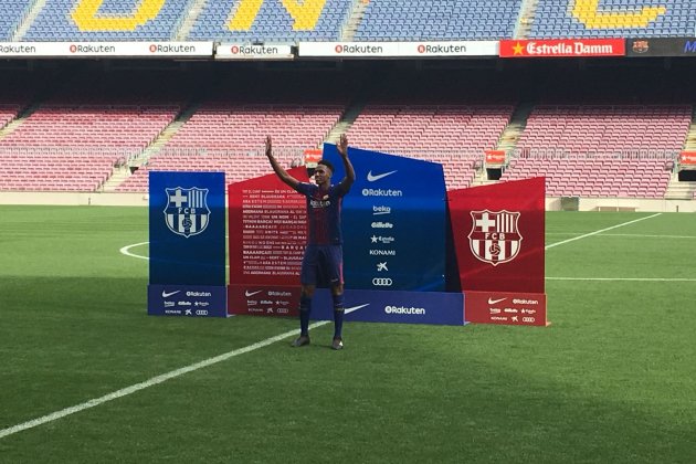Yerry Mina Camp Nou Barça Bernat Aguilar