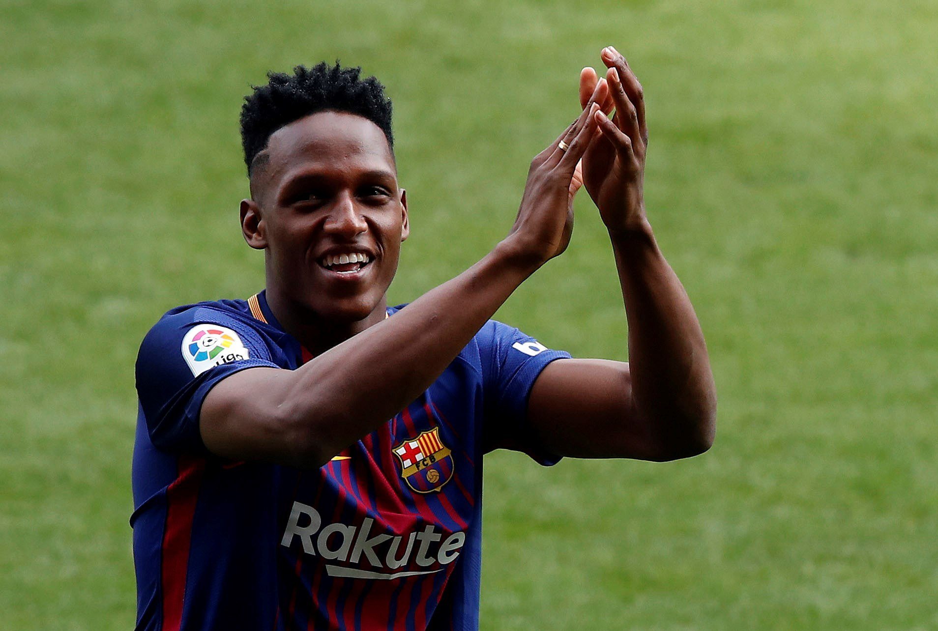 El Camp Nou balla al ritme de Yerry Mina