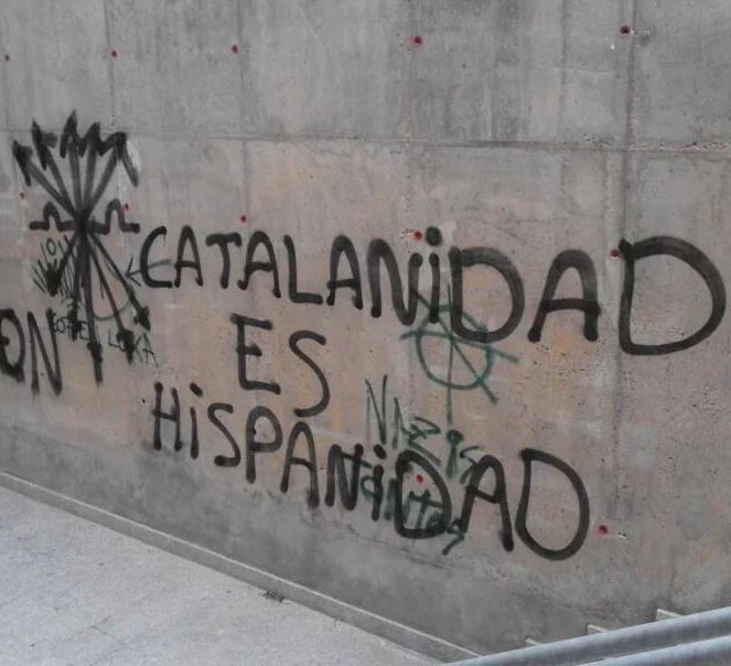 Pintadas fascistas por un acto de DIPLOCAT en Madrid