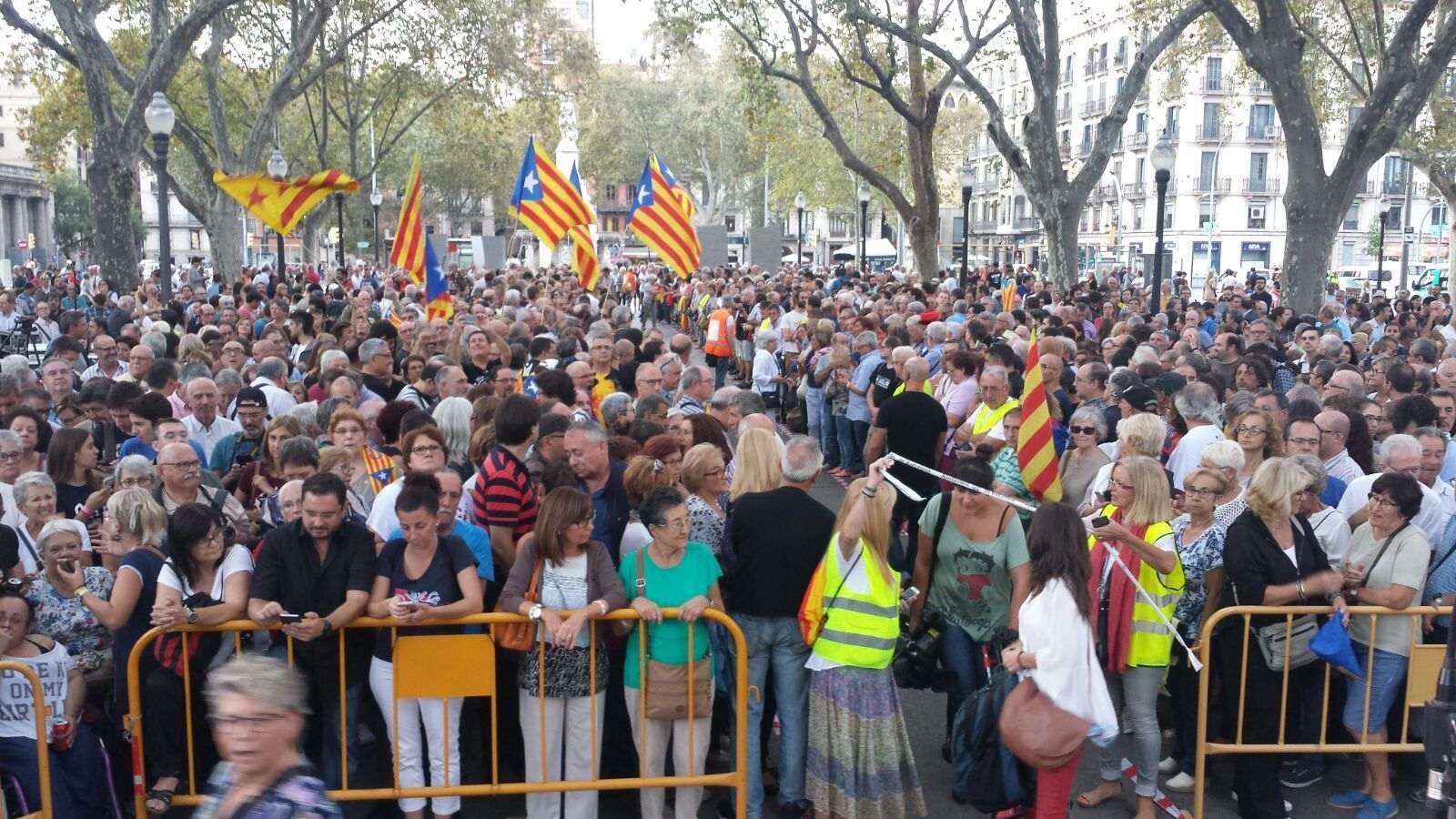 El pregón de Toni Albà desborda el Pla de Palau de Barcelona