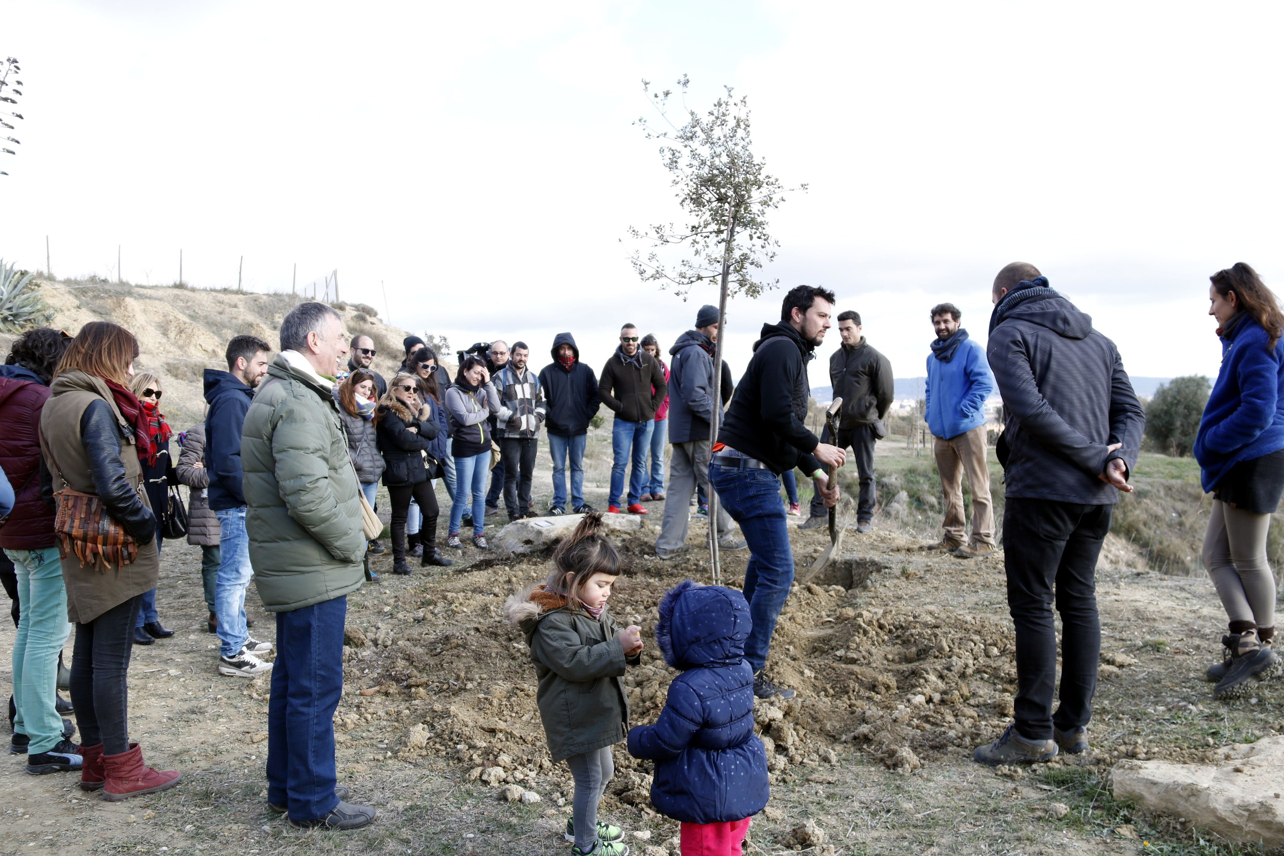 Amics i familiars reten homenatge a Pau Pérez, víctima de l'atemptat a la Rambla