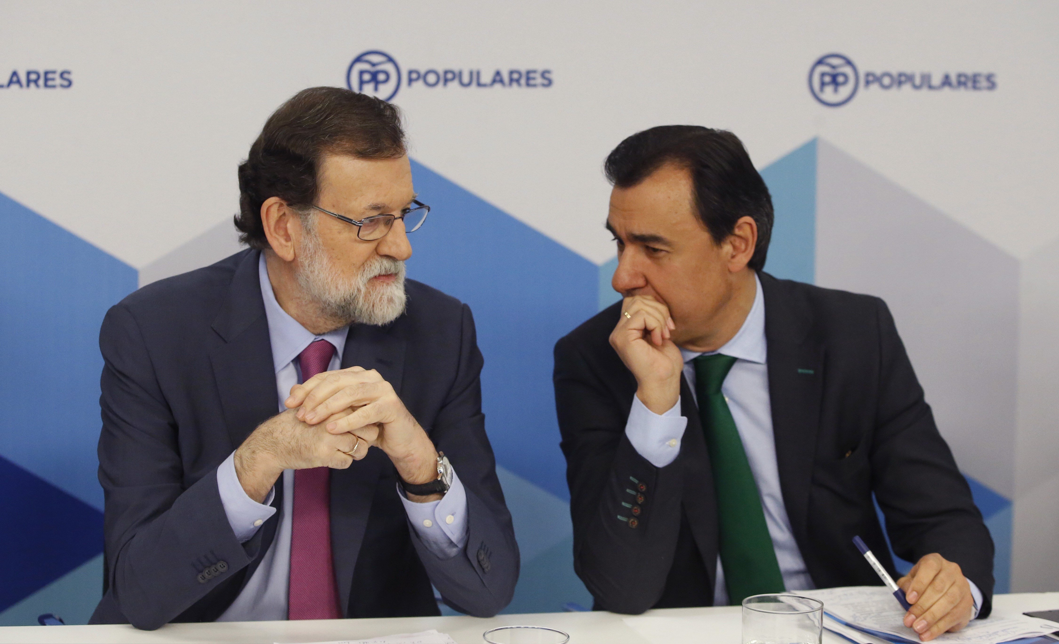 Crece el malestar en el PP por la inacción de Rajoy con Cs y el fiasco del 21-D