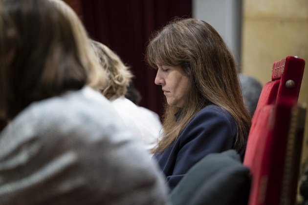 Ple Parlament, sessió de control Laura Borràs asseguda / Foto: Carlos Baglietto