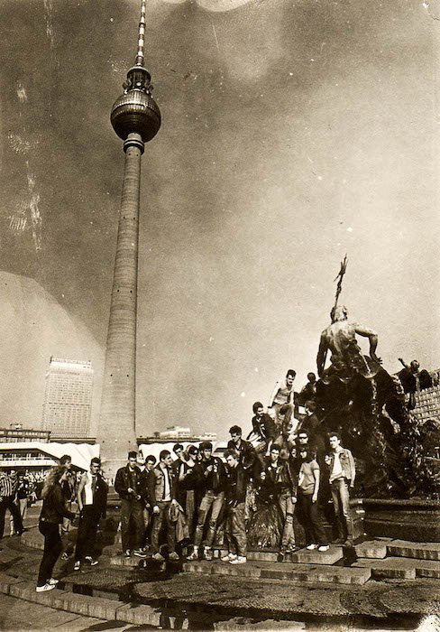 Punks del Berlín Est a Alexanderplatz 1981 Punks del Berlín Est a Alexanderplatz 1981