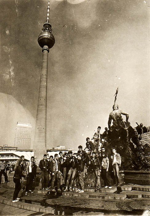 Punks del Berlín Est en Alexanderplatz 1981