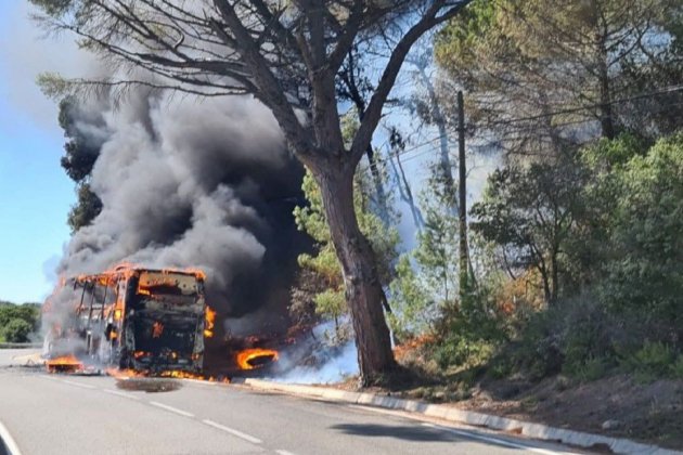 incendi alforja tarragona baix camp autobus calcinat incendi alforja tarragona baix camp autobus calcinat
