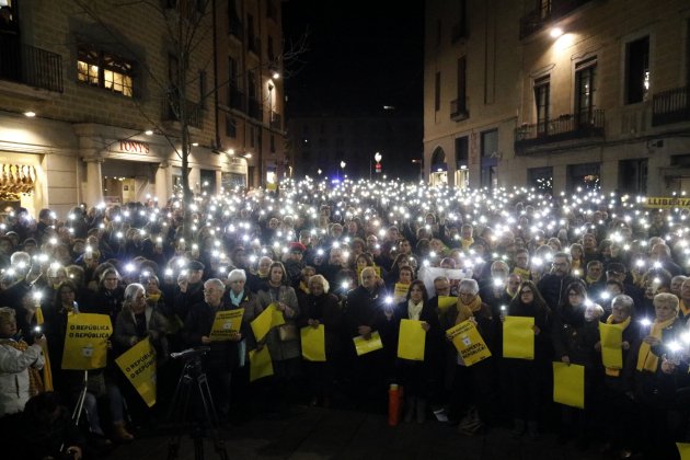 Plaça del Vi Girona manifestació som Gent de Pau ACN