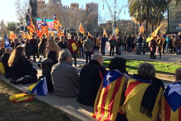 manifestacio parlament legislatura   carlota camps