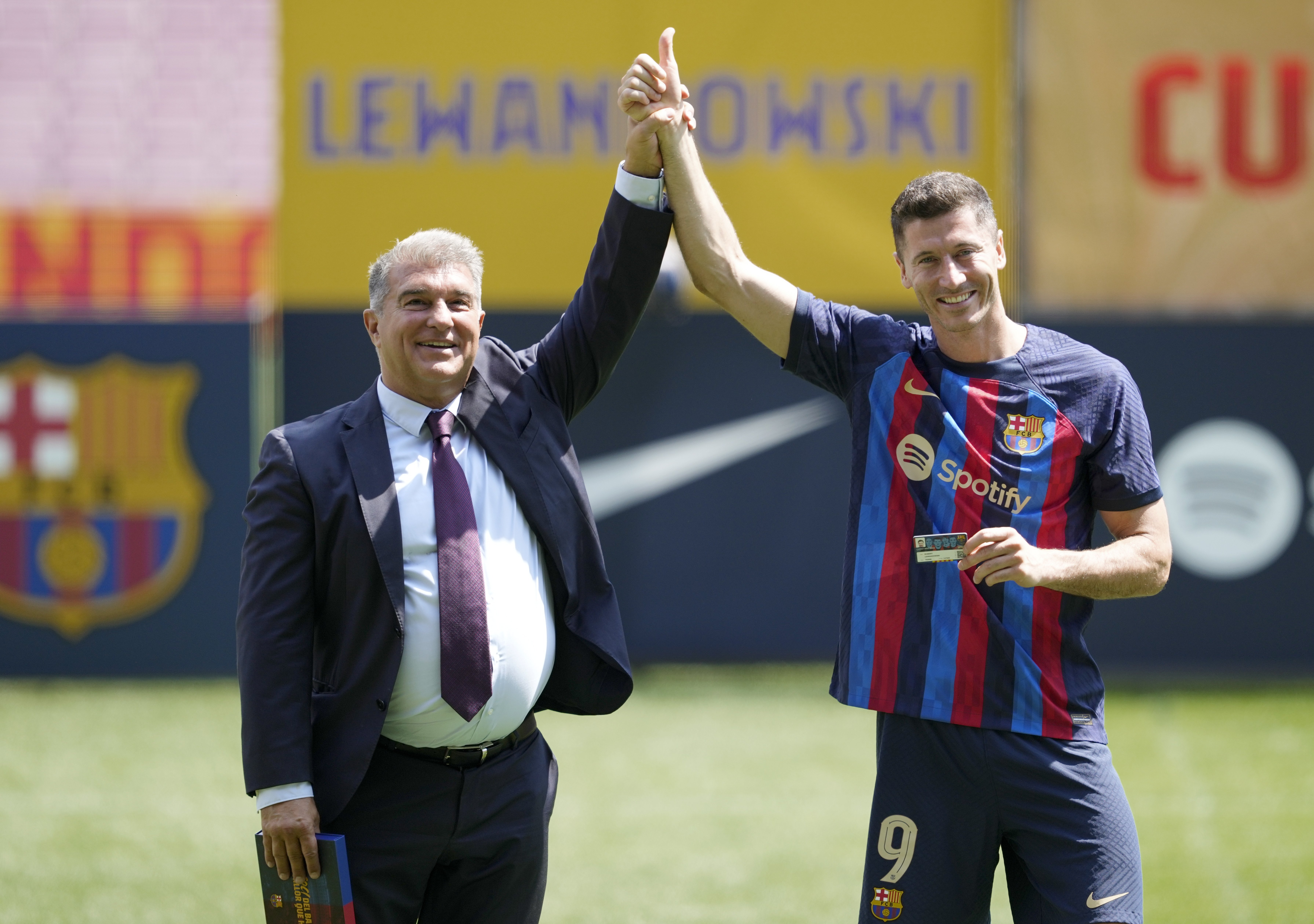 12 jugadors a la llista de fitxatges de Joan Laporta per al Barça