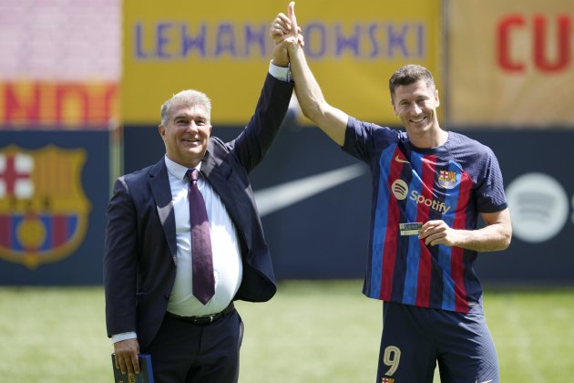 Robert Lewandowski presentación Camp Nou Barça FC Barcelona Joan Laporta / Foto: EFE - Alejandro García