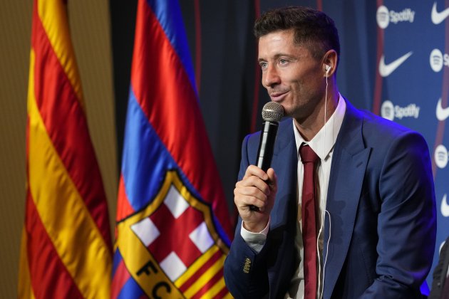 Polonès Robert Lewandowski presentació Nou Camp FC Barcelona roda de premsa / Foto: Alejandro García/Efe