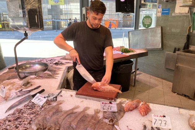 El afable pescadero del Pescado|Pez bueno: Joan Carbó