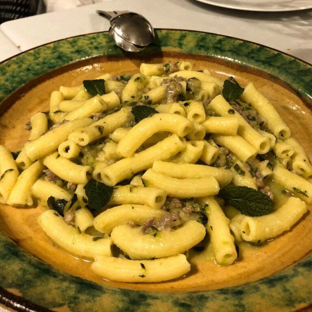 Rigatoni con calabacin, butifarra y menta preview