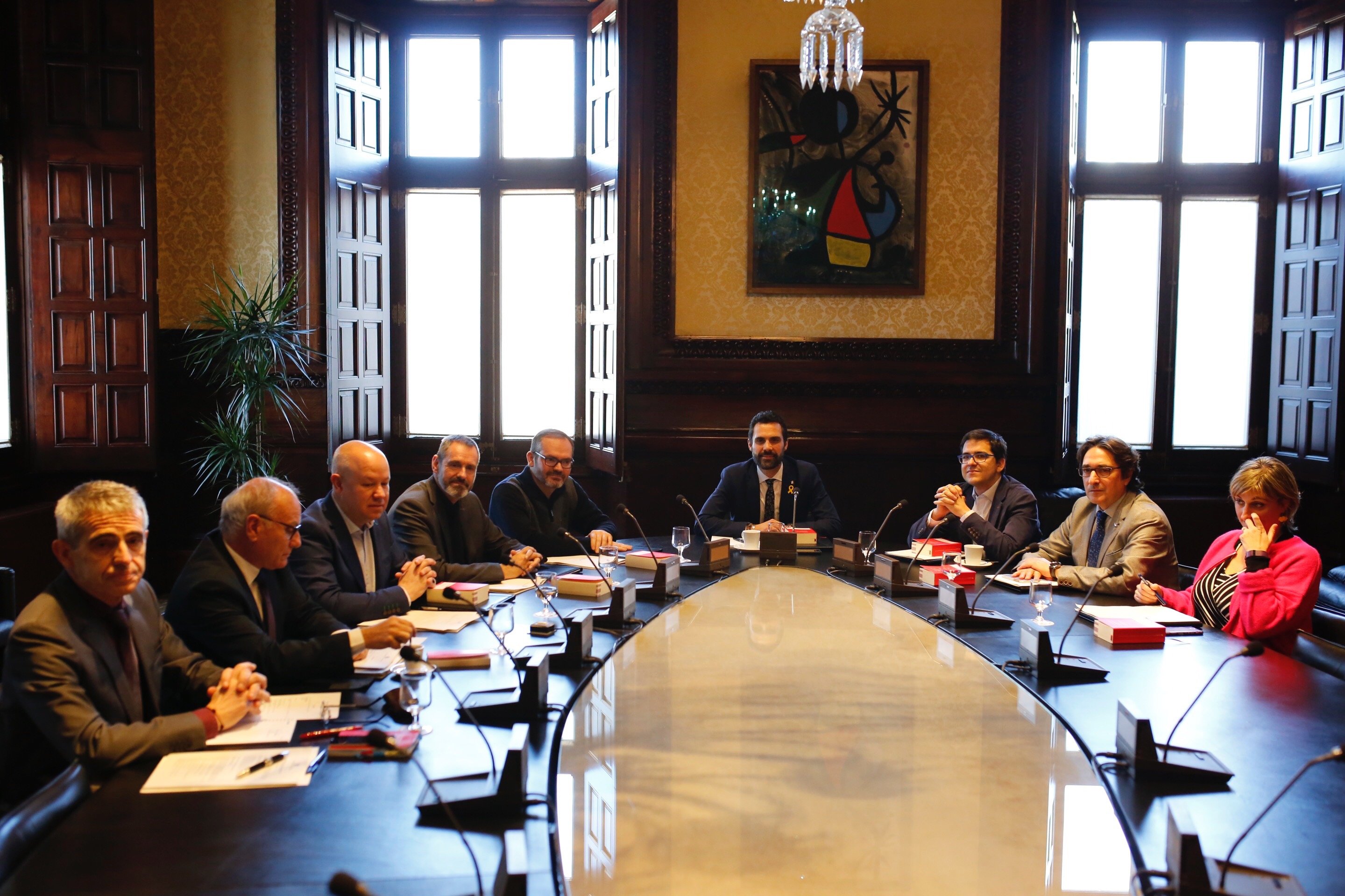 La primera reunión de la Mesa esquiva la investidura de Puigdemont