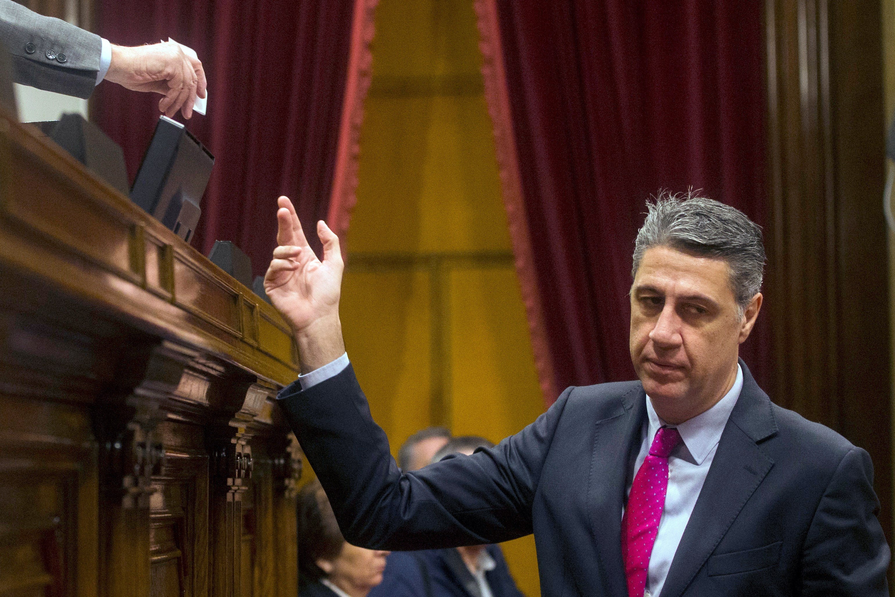 'Le Monde' describe la situación "humillante" del PP en el Parlament