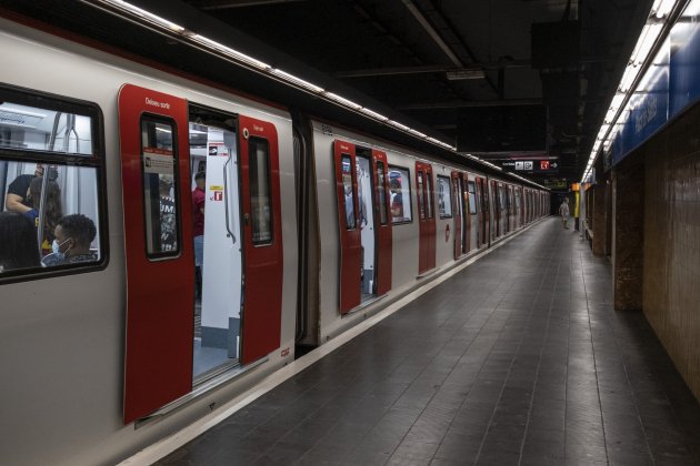 TMB, metro, tren, vagó, andén, L5, Plaça de Sant / Foto: Carlos Baglietto