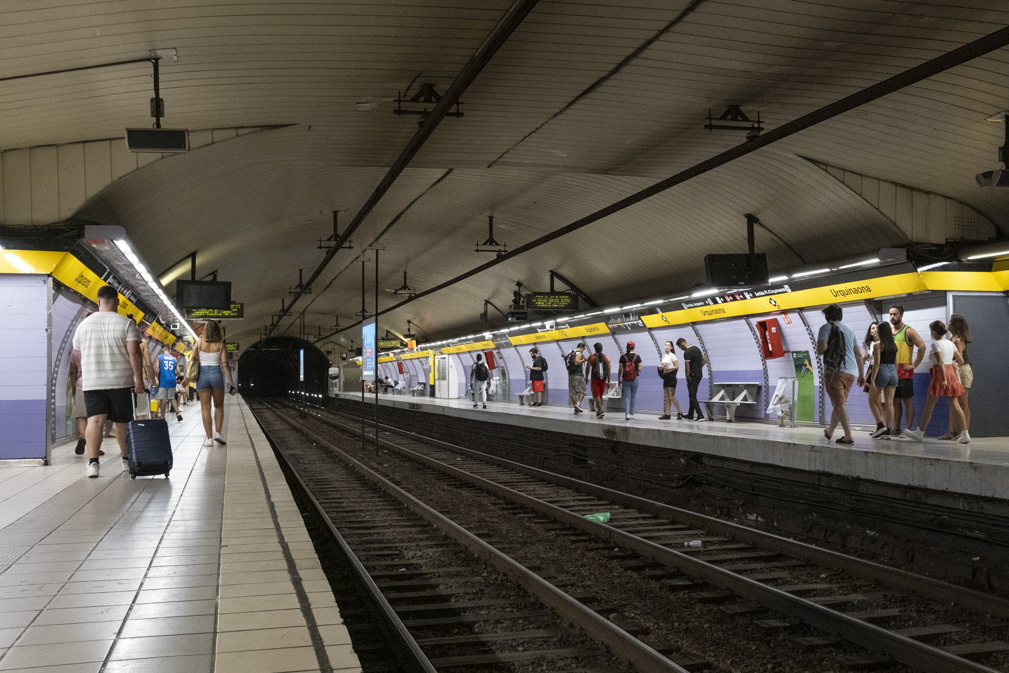 TMB, metro, L4, anden, Urquinaona / Foto: Carlos Baglietto