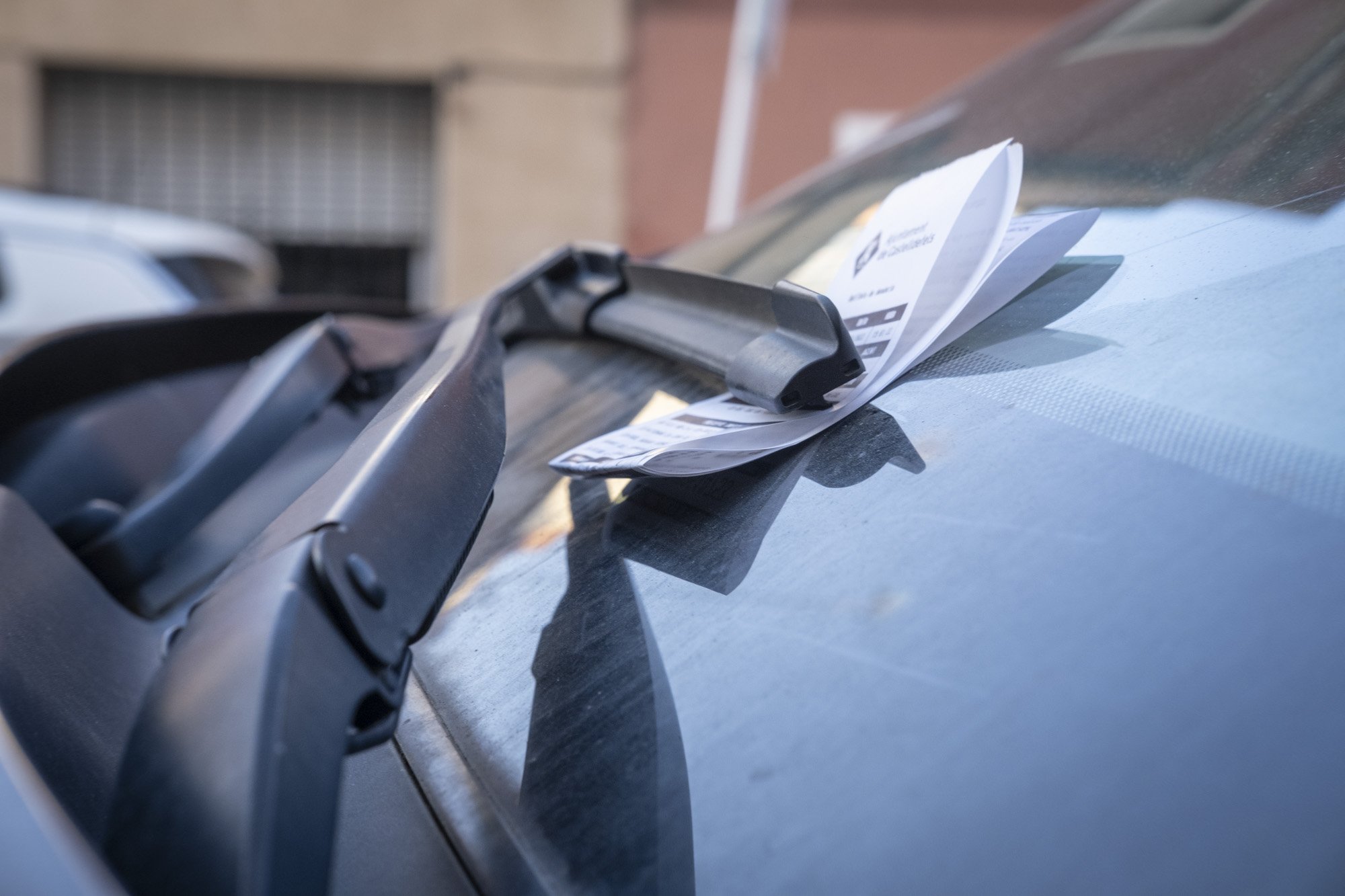 Las personas que cobran el sueldo mínimo no pagan las multas de tráfico a través de su nómina