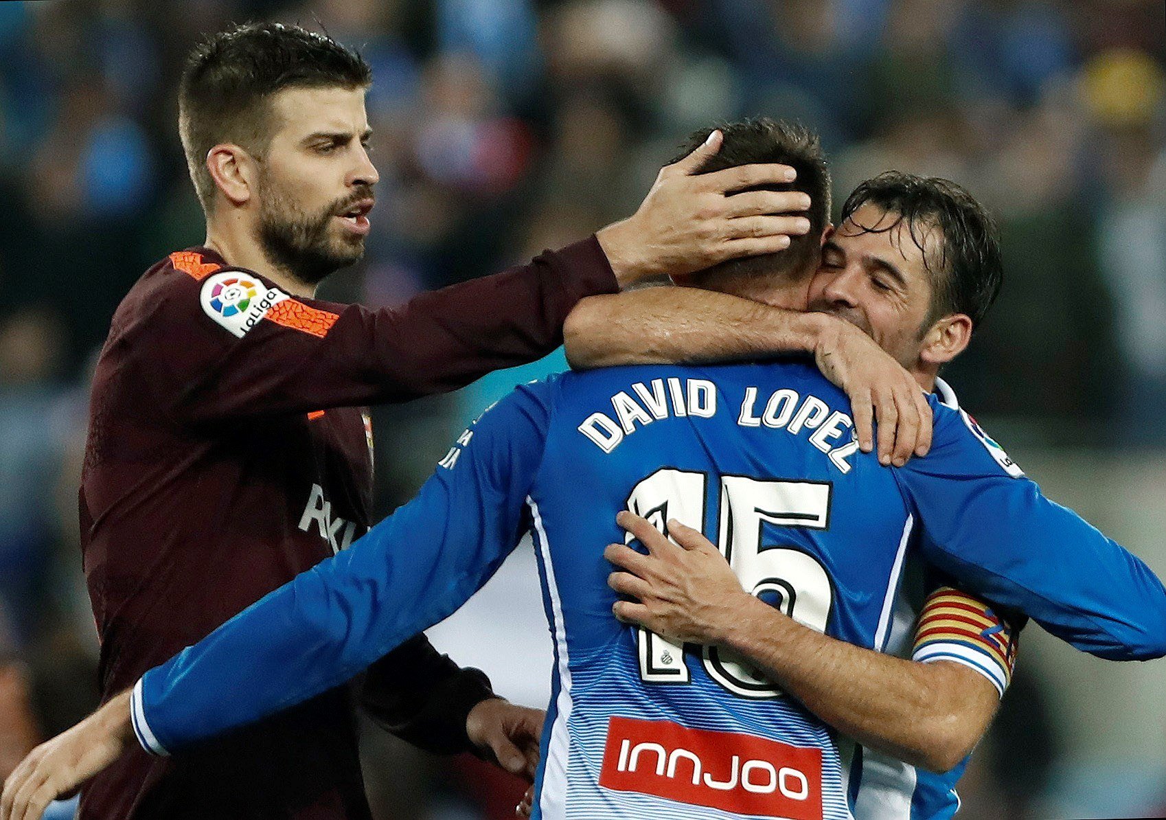 LaLiga denuncia insultos de la afición del Espanyol contra Piqué y el Barça LaLiga denuncia insultos de la afición del Espanyol contra Piqué y el Barça