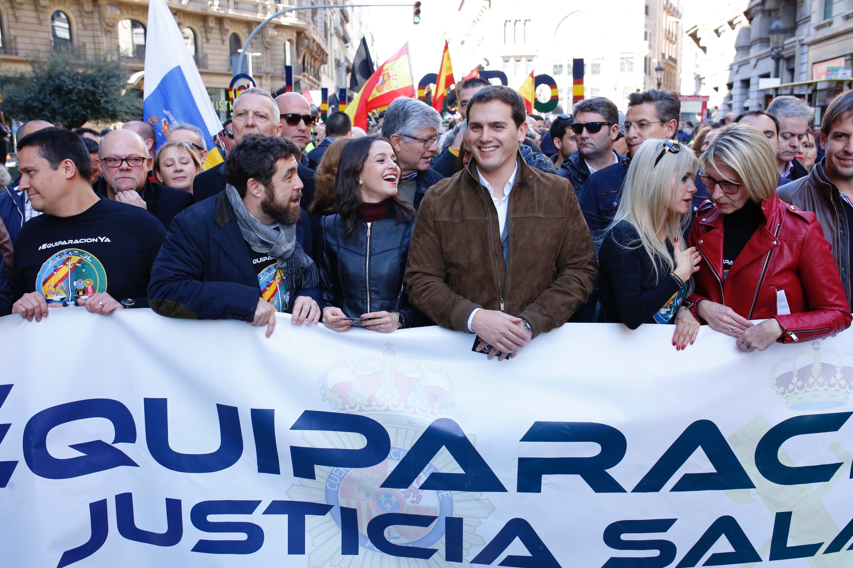 Ciutadans va pagar la gran manifestació de sindicats policials a Barcelona