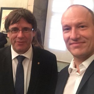 Puigdemont i diputat danés Twitter @pelledragsted Puigdemont i diputat danés Twitter @pelledragsted