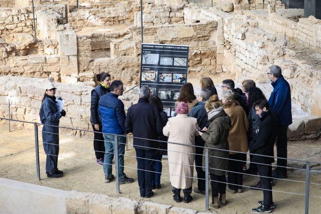 %28c%29Robert Ramos Born 9257