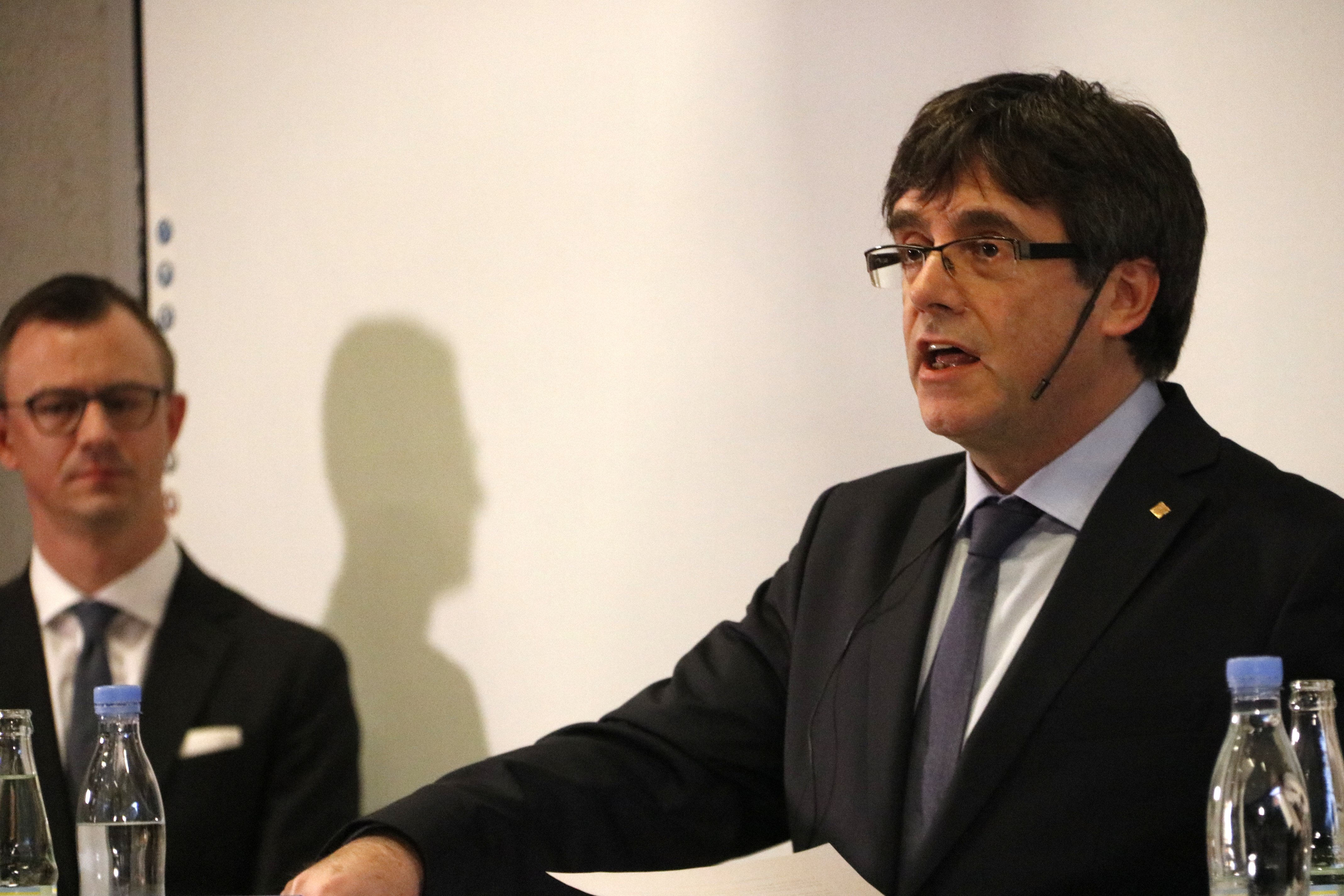 Las presiones españolas descarrilan el acto de Puigdemont en la universidad de México