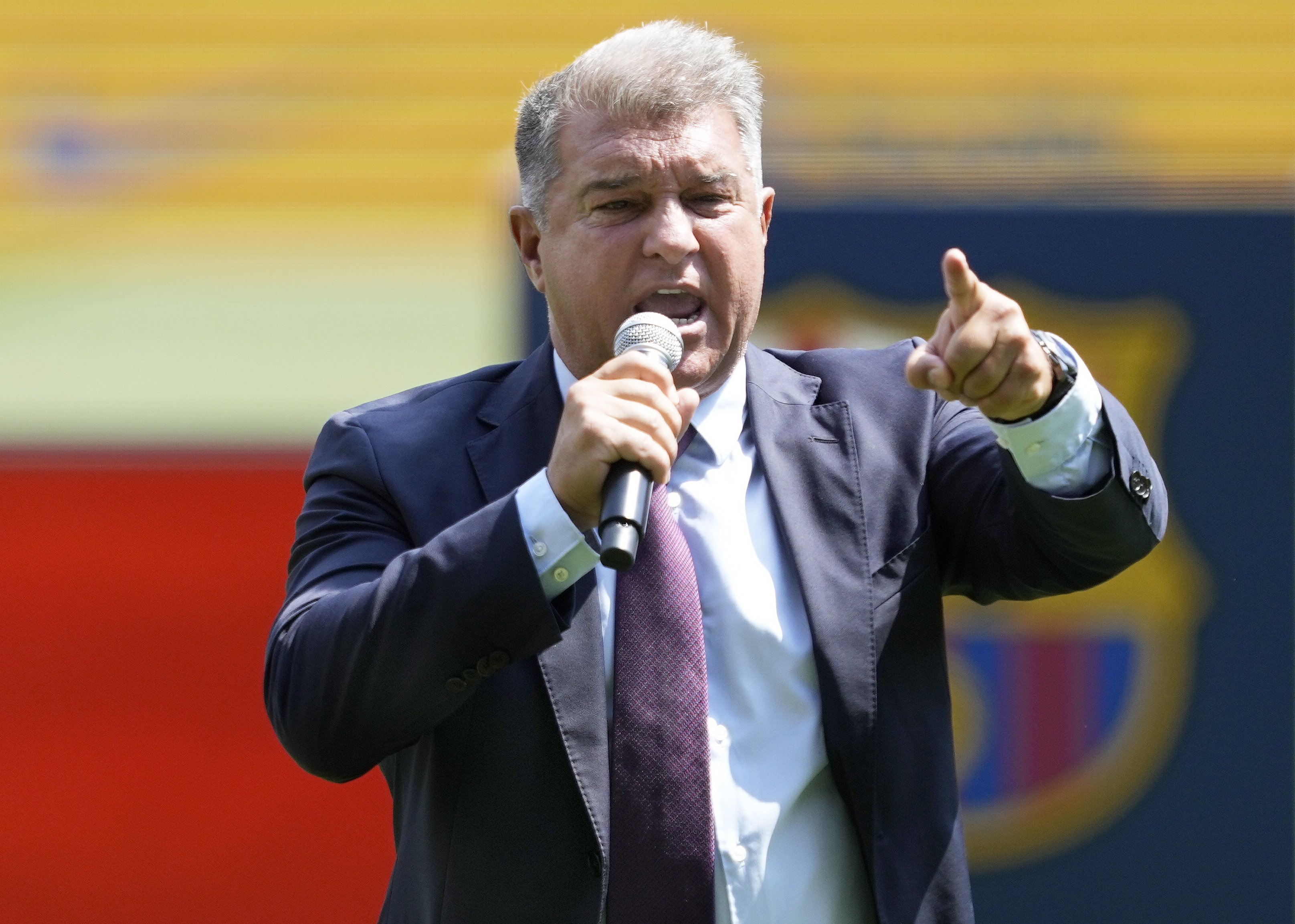 Joan Laporta ha pedido a Xavi Hernández que autorice la venta de su ‘niño mimado’ en el Barça