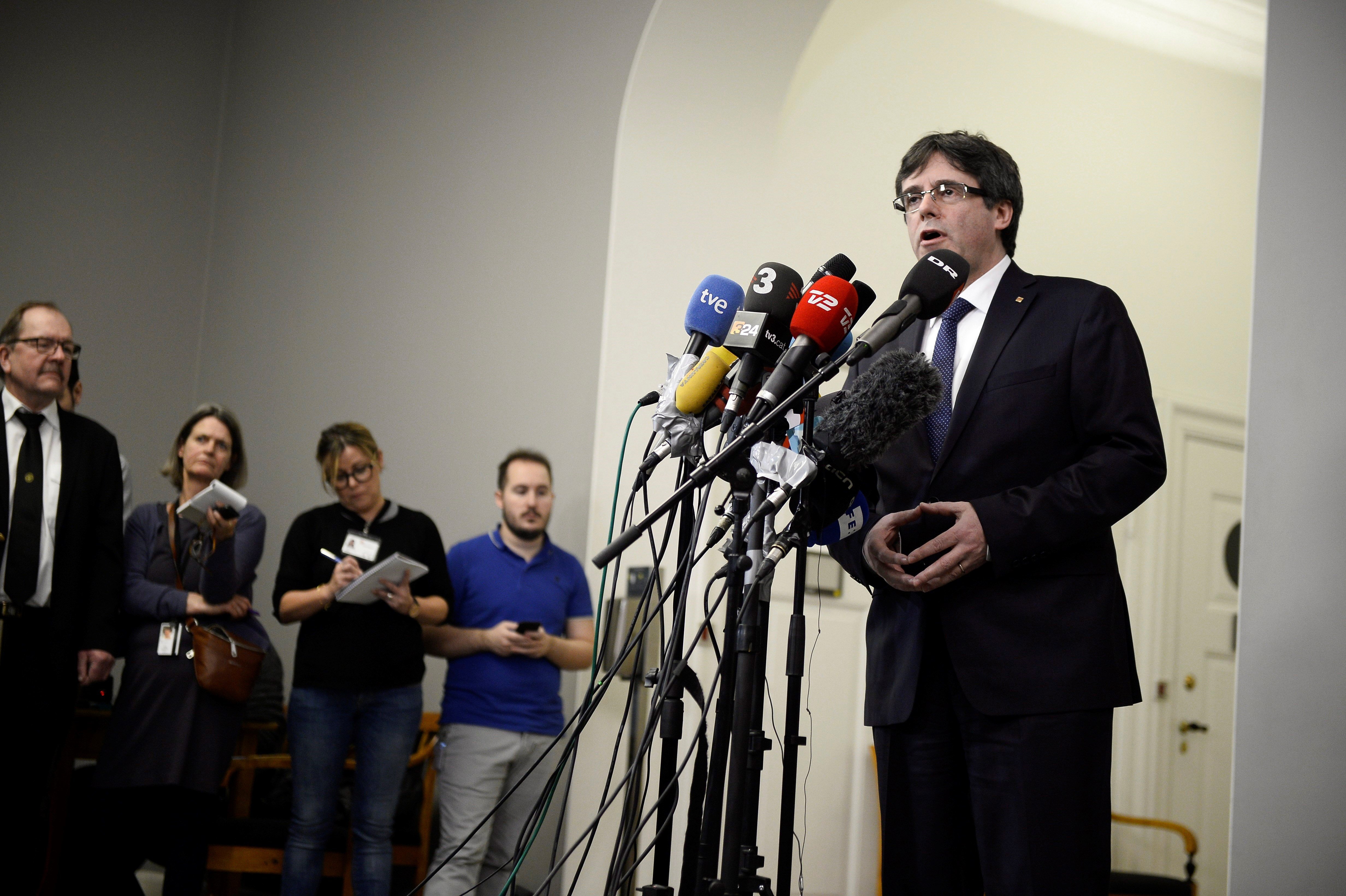 Puigdemont asks to be able to return "without threats" for presidential investiture