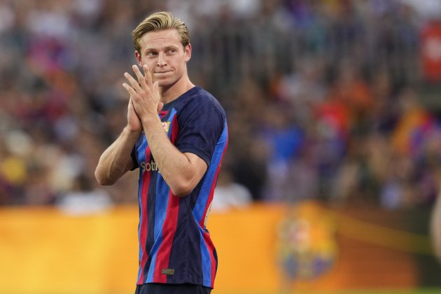 Frenkie de Jong aplauso Camp Nou Gamper / Foto: EFE Frenkie de Jong aplauso Camp Nou Gamper / Foto: EFE