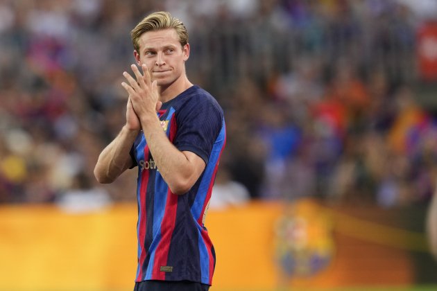 Frenkie de Jong aplaudiment Camp Nou Gamper / Foto: EFE