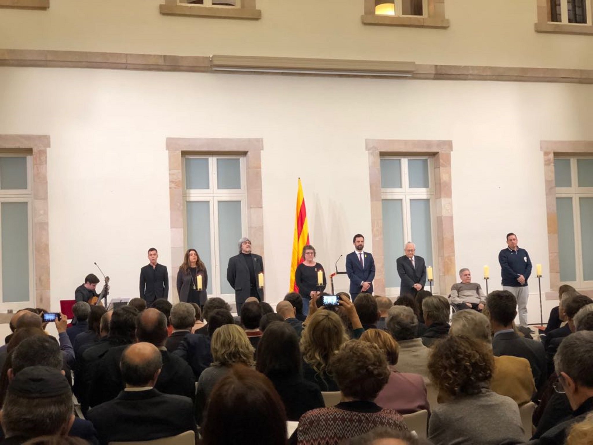 El Parlament homenatja les víctimes de l'Holocaust
