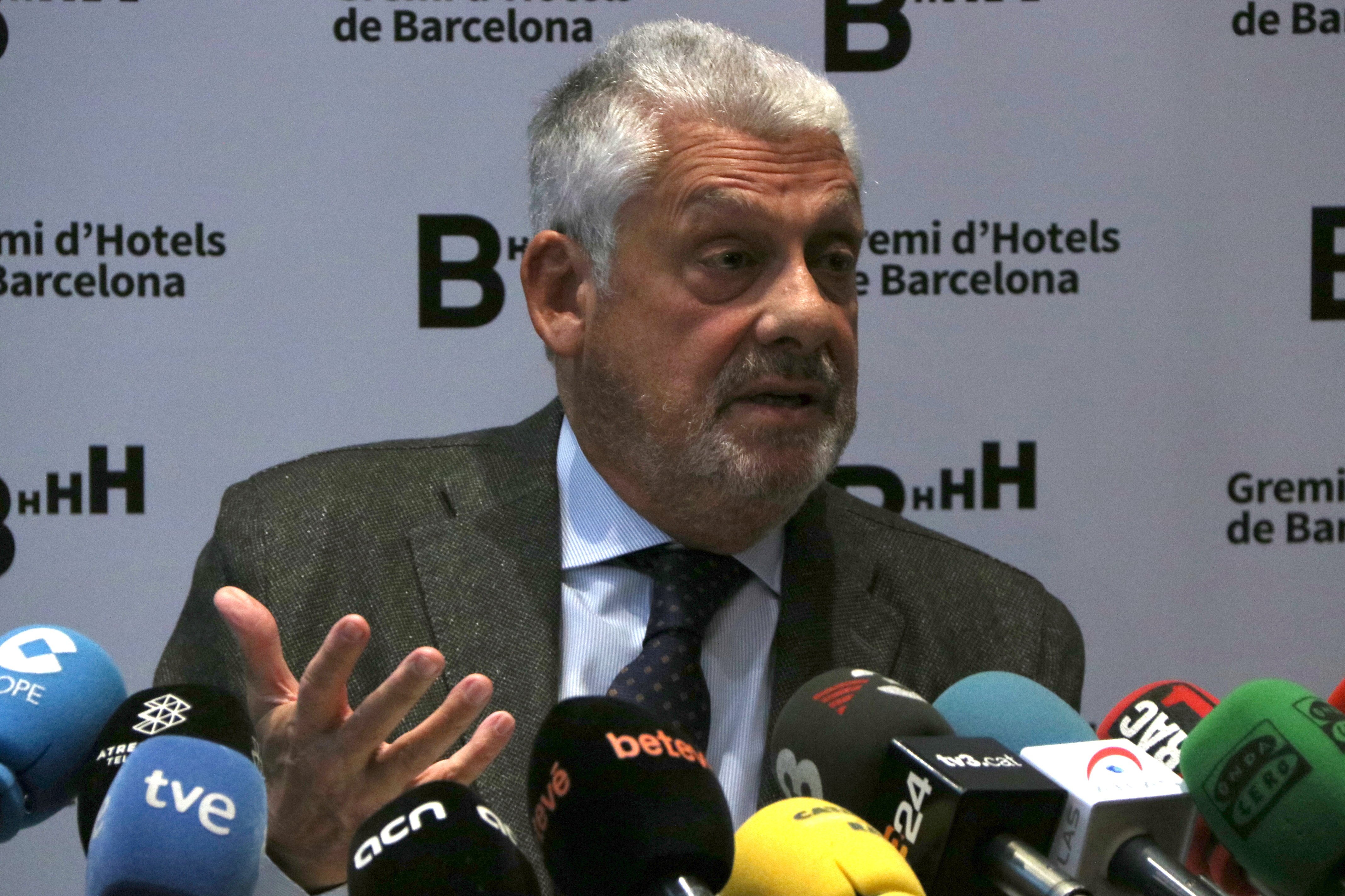 El Gremi d'Hotels urgeix a frenar el descens de turistes a Barcelona