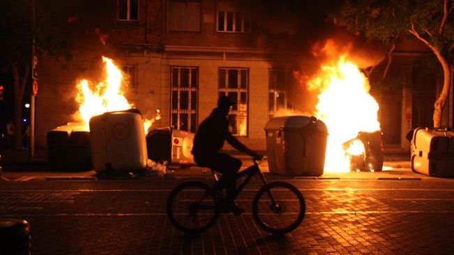 Set mossos, a judici per agredir tres manifestants de Can Vies