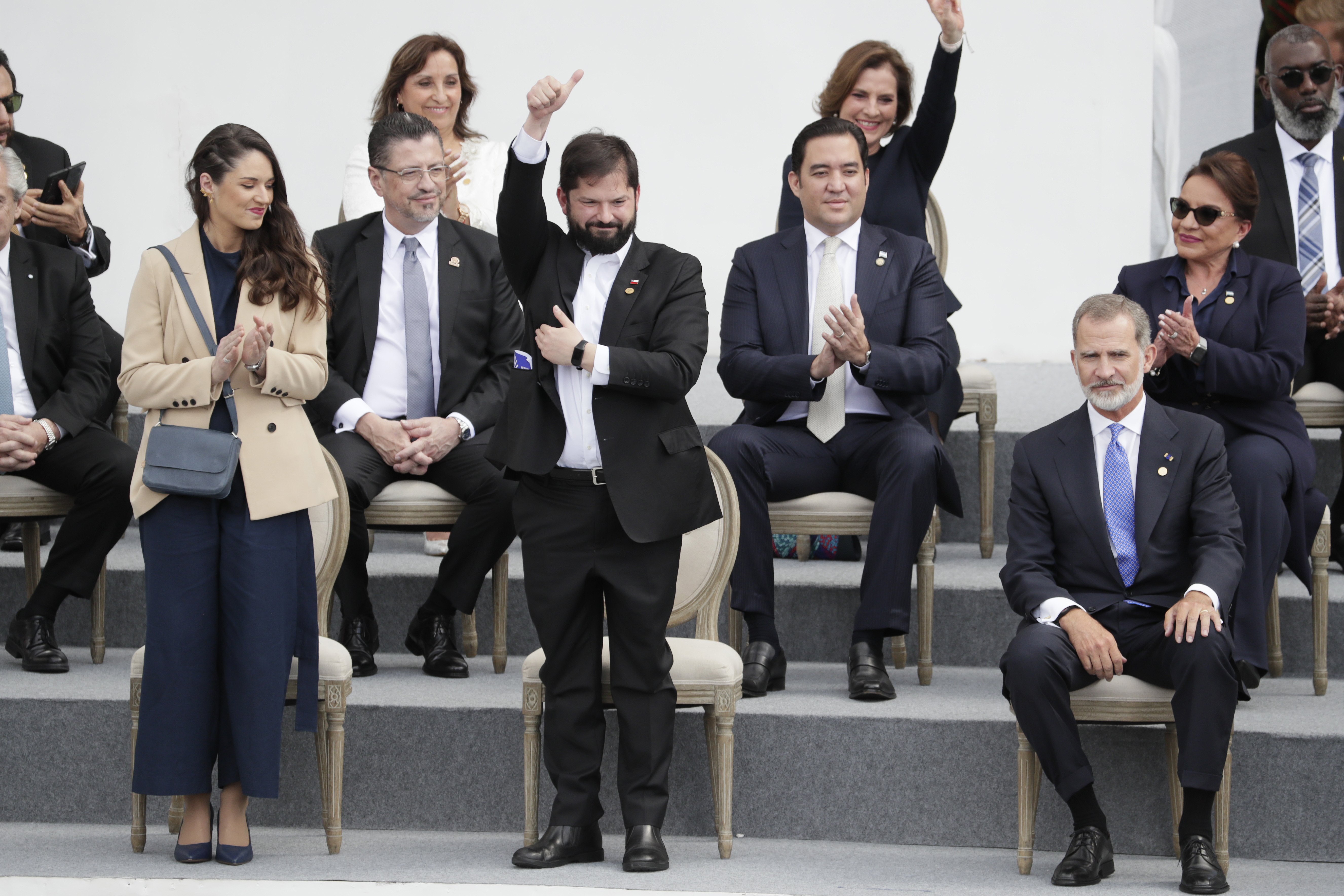 Spain's king Felipe VI jeered during swearing in of new Colombian president Petro