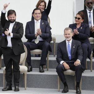 Spain's king Felipe VI jeered during swearing in of new Colombian president Petro
