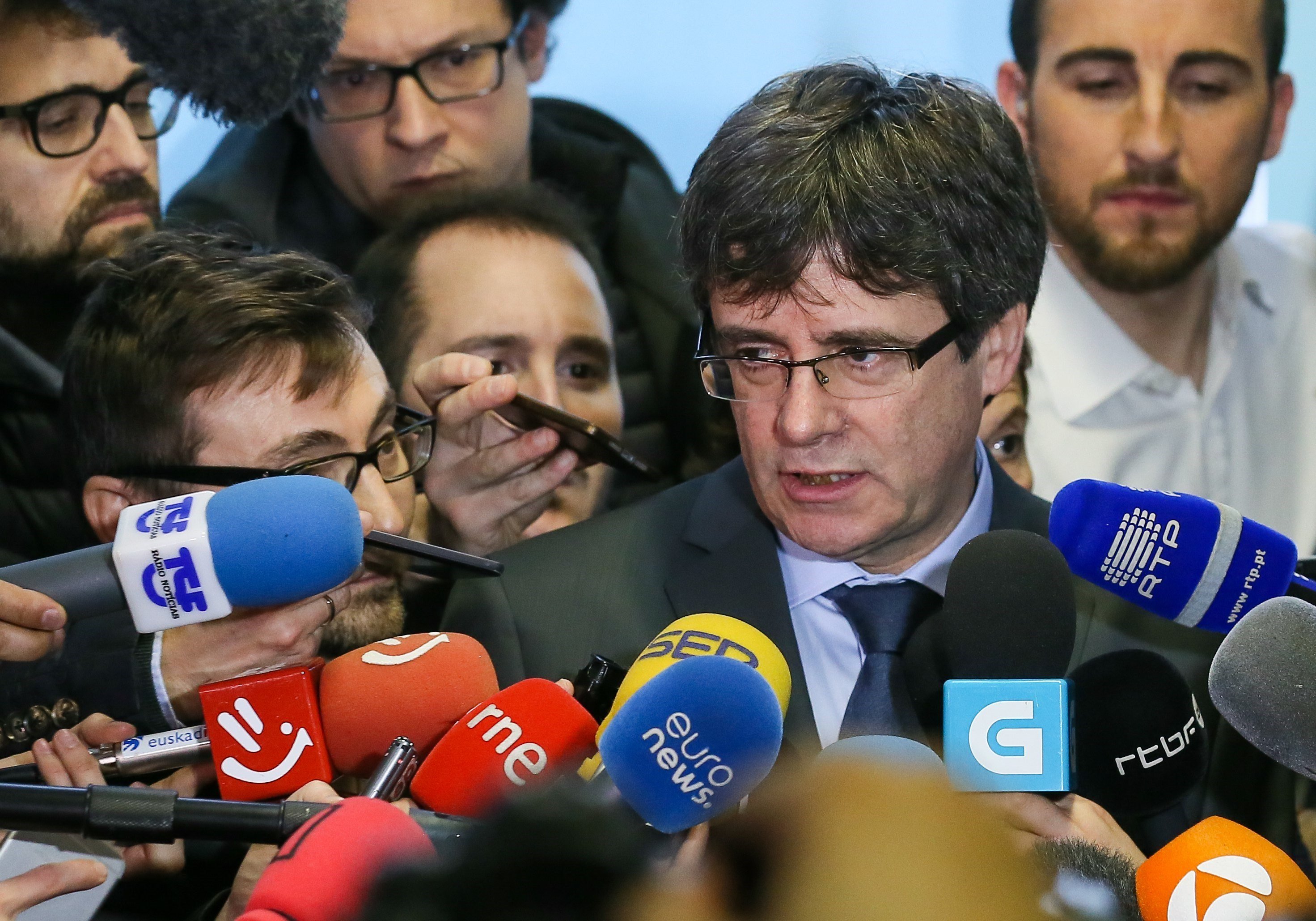 Puigdemont: "Soc el president i no m'arronsaré ni em faré enrere"