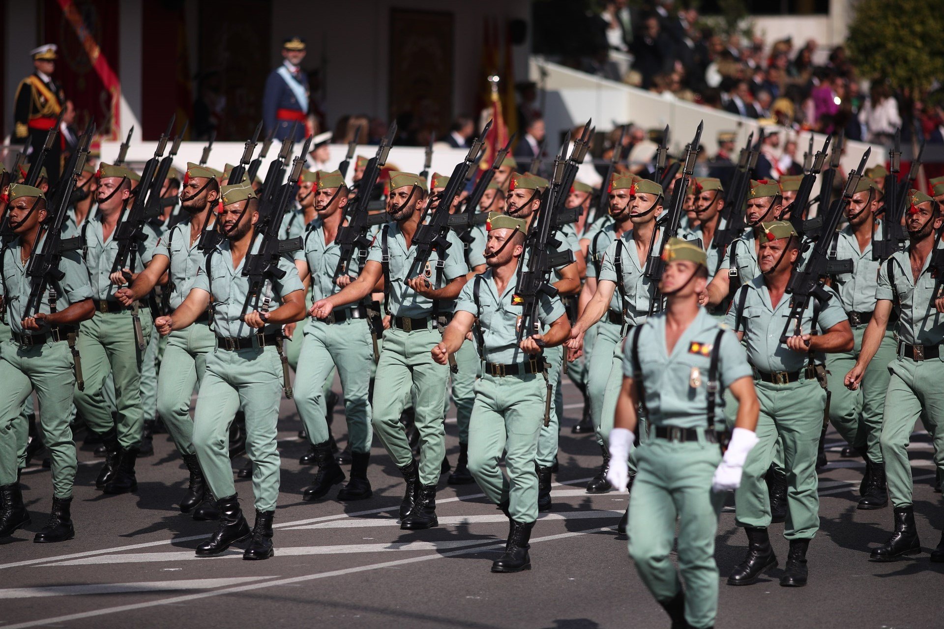 Condenado un legionario por tutear y empujar a un superior en un pub