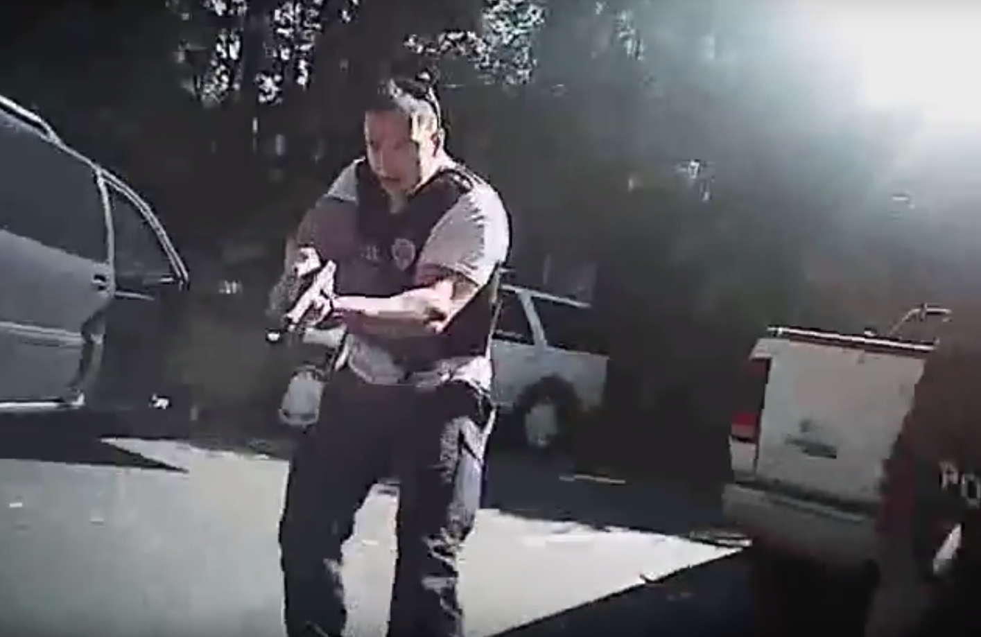 Los vídeos policiales no aclaran si el afroamericano de Charlotte iba armado