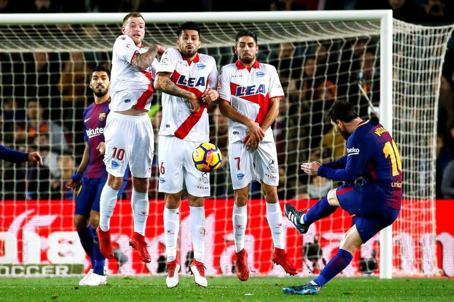 Messi da tres puntos al Barça