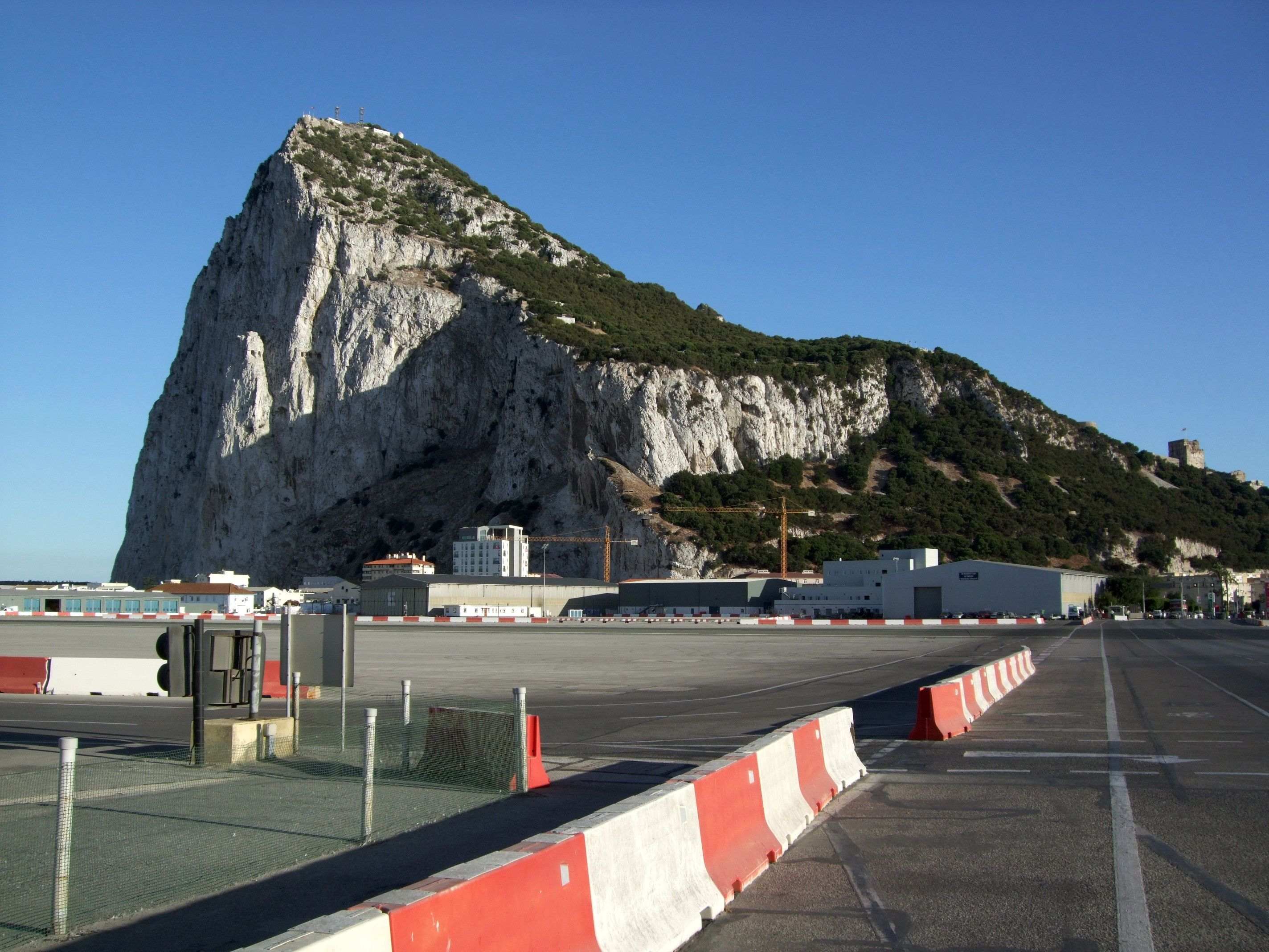 Picardo: "Ni en 4 ni en 4.000 anys hi haurà la bandera espanyola a Gibraltar"