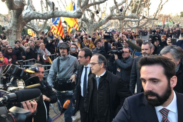 Rull, Turull i Batet Parlament manifestació investidura / NT Rull, Turull i Batet Parlament manifestació investidura / NT