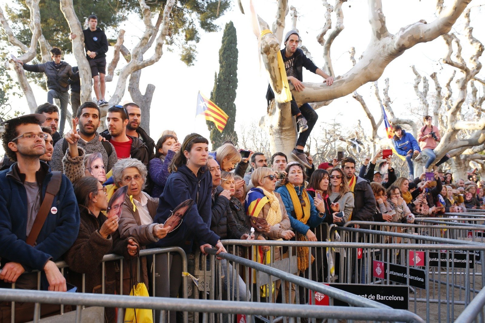 Sectores del independentismo llaman a rodear el Parlament por la Diada