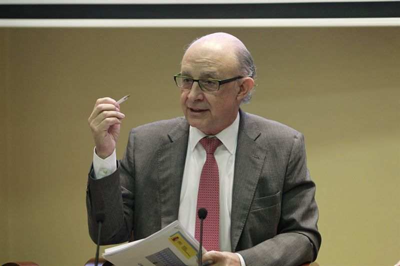 Montoro, dispuesto a negociar con Catalunya pero no por la paga extra